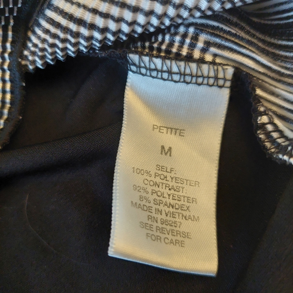 Dressbarn Black White Chevron Pattern Blouse Open Back Business Casual Size PM - Picture 6 of 10